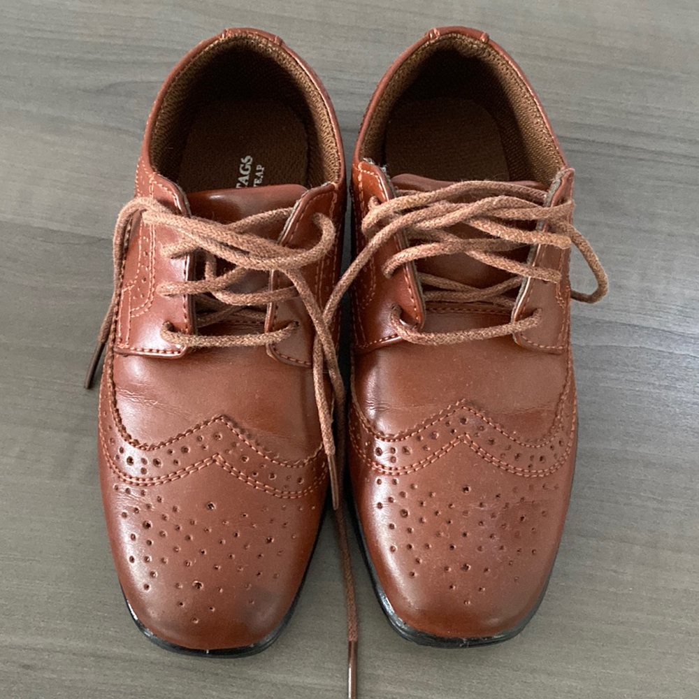 GUC deer stags 12M brown dress shoes worn once comfortable and stylish